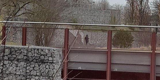 Hier steht der Mann fast jeden Morgen und gestikuliert in Richtung Frauenbergkirche (Foto: privat) Hier steht der Mann fast jeden Morgen und gestikuliert in Richtung Frauenbergkirche (Foto: privat)