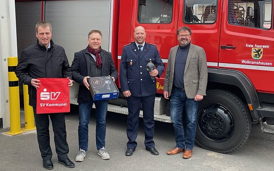 Eine neue W&auml;rmebildkamera f&uuml;r die Bleicher&ouml;der Feuerwehr (Foto: SV Sparkasse)
