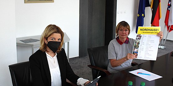 Haben die Hauptlast der Organisation zu tragen: B&uuml;rgermeisterin Rieger und Fachbereichsleiterin Adam (Foto: oas)