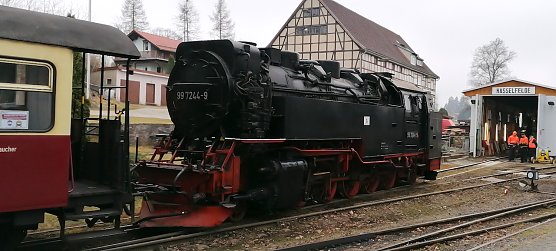Dampflok 99 7244 wurde heute in Hasselfelde aus ihrem langj&auml;hrigen Domizil geholt. (Foto: D.Bahnsen/HSB)