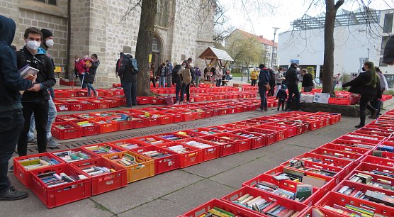 B&uuml;chermarkt am Blasiikirchplatz (Foto: F.Tuschy)