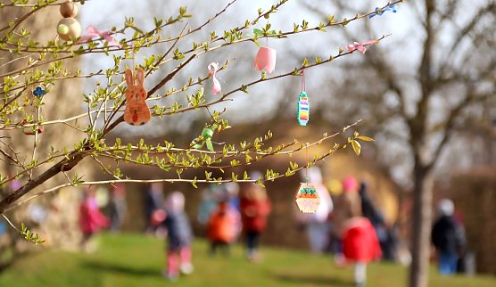 Osterdekoration auf dem Petersberg (Foto: Stadtverwaltung NDH)