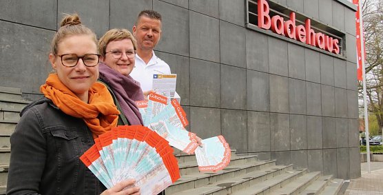 v.l.: Maria Bers, Stephanie Tiepelmann-Halm, Jens Eisenschmidt (Foto: agl)