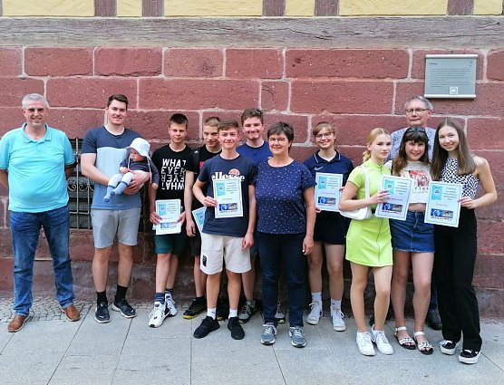 Den neun Nordh&auml;user Startern wurde zu Beginn des Monats die Delegationsurkunden f&uuml;r den Wettkampf in Esbjerg &uuml;bergeben. (Foto: SVN 90)