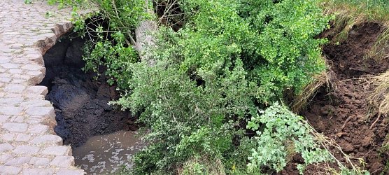 Erdrutsch zwischen Bottendorf und Donndorf (Foto: S. Dietzel) Erdrutsch zwischen Bottendorf und Donndorf (Foto: S. Dietzel)