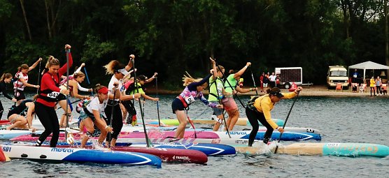 Start der Damen beim EVN SUP-Cup auf dem Sundh&auml;user See (Foto: agl)