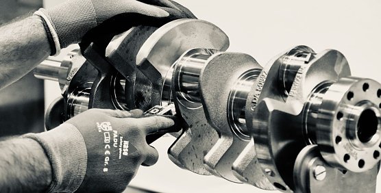 Beim Kurbelwellenhersteller Feuer Powertrain blickt man mit einem guten Ma&szlig; an Optimismus in die Zukunft (Foto: agl)