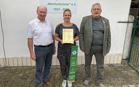 &Uuml;berreichung der Ehrenurkunde (Foto: U.Kl&ouml;pper)