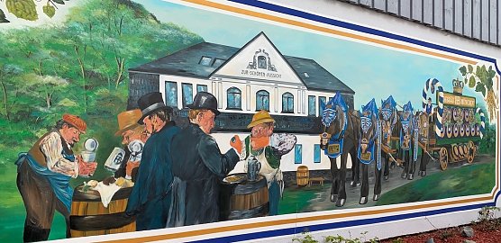 Bildan der Au&szlig;enwand des Restaurants vom Nordh&auml;user K&uuml;nstler Axel Schumann (Foto: Eva Maria Wiegand)