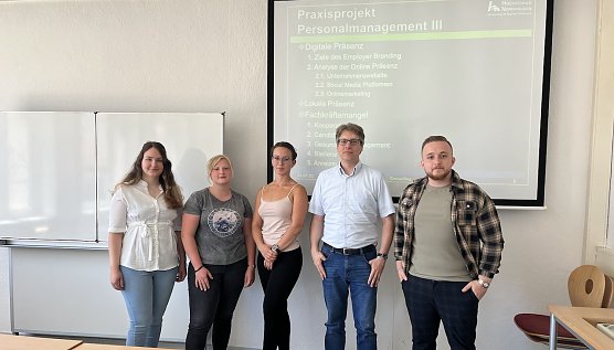 Studenten der Hochschule in einem Projekt bei der Firma Liebram (Foto: Liebram )