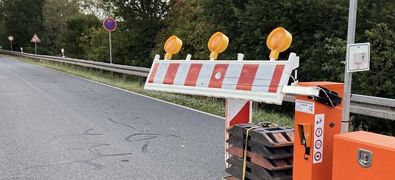 Demolierte Schranke an der Krebsbachbr&uuml;cke (Foto: vgf)