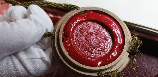 Ein gut erhaltenes Siegel aus der Sammlung des Nordh&auml;user Stadtarchis. Nicht alle der bis zu 600 Jahre alten Siegel sind noch derart gut in Schuss (Foto: agl)