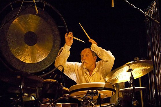 THE NEW GENERATION OF SISTER & BROTHERHOOD (Foto: Francesca Pfeffer) THE NEW GENERATION OF SISTER & BROTHERHOOD (Foto: Francesca Pfeffer)