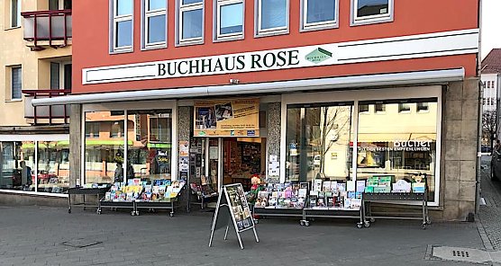 Eine feste Institution im Stadtbild: das Buchhaus Rose gegen&uuml;ber vom Rathaus (Foto: nnz)