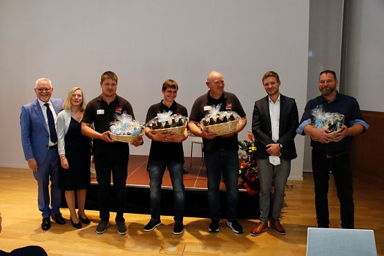 F&uuml;r die "Helden der Baustelle" gab es besondere Geschenkk&ouml;rbe (Foto: agl)