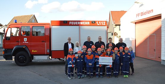 Unterstützung für Bekleidung (Foto: Jugendfeuerwehr Bielen) Unterstützung für Bekleidung (Foto: Jugendfeuerwehr Bielen)