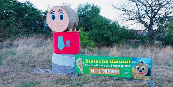 Kleiderbasar zur Kirmes in Bielen (Foto: KiTa Sonnenschein)