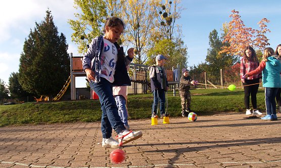 Freude bei den Schulkindern in Klettenberg (Foto: J.Leibold)