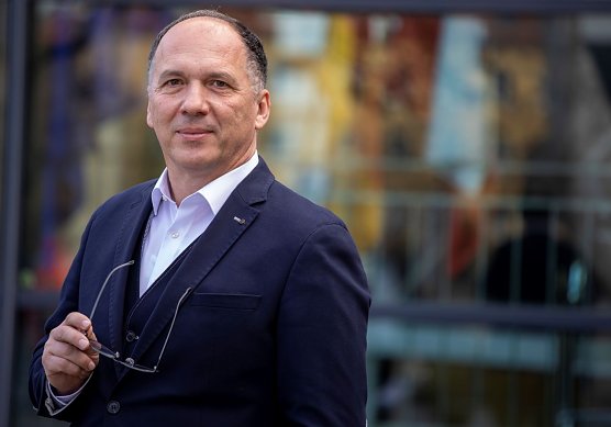 Mirko Kr&uuml;ger liest am 17. November in der Traditionsbrennerei (Foto: Echte Nordh&auml;user Traditionsbrennerei)