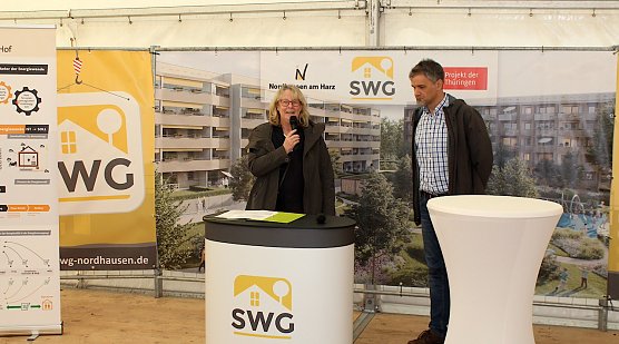 Die einstigen Rivalen ums Oberb&uuml;rgermeisteramt kamen heute als Weggef&auml;hrten f&uuml;r ein zukunftsorientiertes Bauen im Ossietzky-Quartier (Foto: oas)