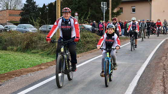 Der Radweg zwischen Auleben und G&ouml;rsbach wurde heute der &Ouml;ffentlichkeit &uuml;bergeben (Foto: Pressestelle Landratsamt)