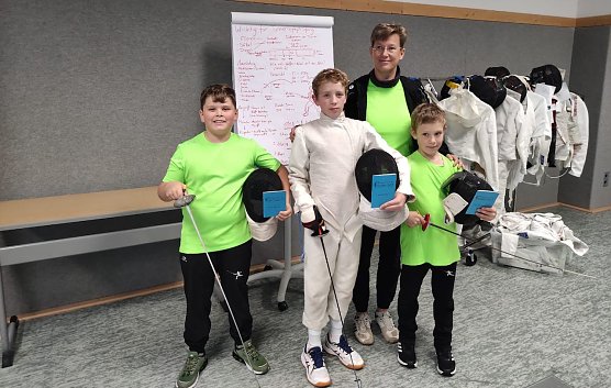  Tom Wei&szlig;leder, Leandro Linke und Thore Wernecke mit ihrer Trainerin Susanne Nikoleizig (Foto: S.Nikoleizig)