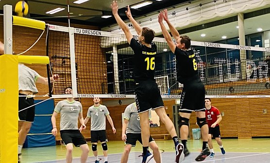 Hoffen, dass auch morgen Abend der Block am Netz gut steht: die Nordh&auml;user Volleyballer des SVC (Foto: D.Rieger)