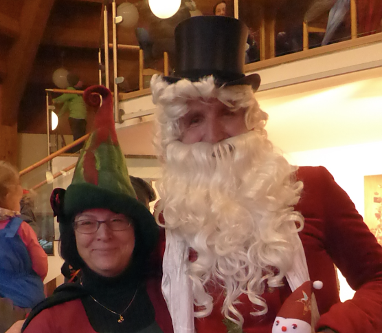 Weihnachtsmann und Waldfee feiern wieder in Sülzhayn (Foto: Heimat-und Kulturverein Sülzhayn) Weihnachtsmann und Waldfee feiern wieder in Sülzhayn (Foto: Heimat-und Kulturverein Sülzhayn)