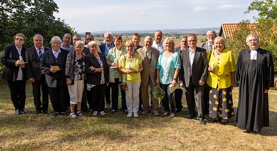 Jubelkonfirmanden in Auleben (Foto: Bettina Ringel-Owczarzak) Jubelkonfirmanden in Auleben (Foto: Bettina Ringel-Owczarzak)