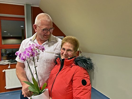 Ortschaftsb&uuml;rgermeister Mario K&uuml;hn und Bettina Feyer (v.l.n.r.) (Foto: Sandra Witzel)
