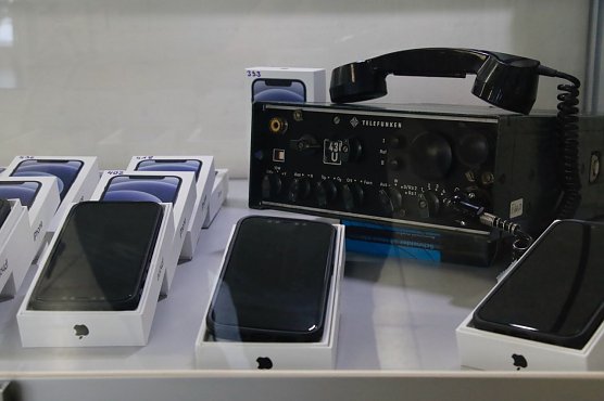 Die museumsreife Technik wird zwar nicht mehr zum Einsatz kommen, der Sprechfunk bleibt aber das Hauptkommunikationsmittel der Polizei (Foto: agl)