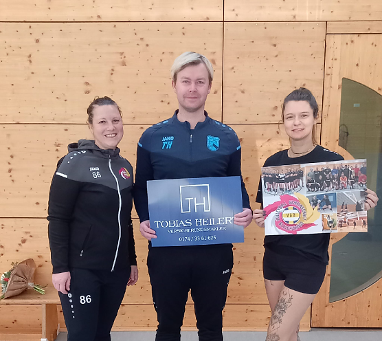 Neue Sponsoren für Bleicherodes Volleyballerinnen (Foto: Andre Kretzschmar) Neue Sponsoren für Bleicherodes Volleyballerinnen (Foto: Andre Kretzschmar)