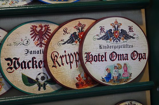 Verkaufsstand auf dem Innsbrucker Weihnachtsmarkt (Foto: Hans-Ulrich Ackermann) Verkaufsstand auf dem Innsbrucker Weihnachtsmarkt (Foto: Hans-Ulrich Ackermann)