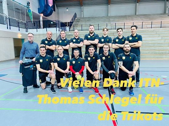 Der SVC ging in die Wochenendepartie mit neuen Trikots (Foto: Dominik Rieger)