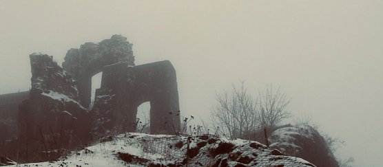 Die Burgruine Hohnstein im Winterkleid (Foto: agl)