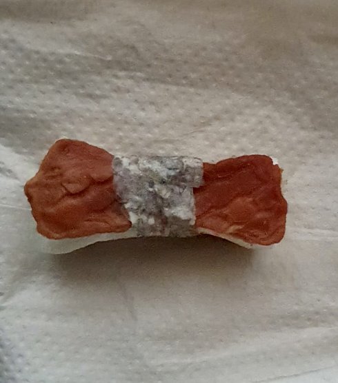 Verdächtiger Hundeköder (Foto: S. Dietzel) Verdächtiger Hundeköder (Foto: S. Dietzel)