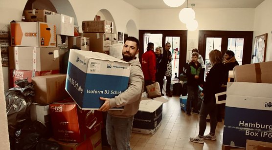 In der evangelischen Grundschule wurden heute Spenden für Erdbebenopfer gesammelt (Foto: agl) In der evangelischen Grundschule wurden heute Spenden für Erdbebenopfer gesammelt (Foto: agl)