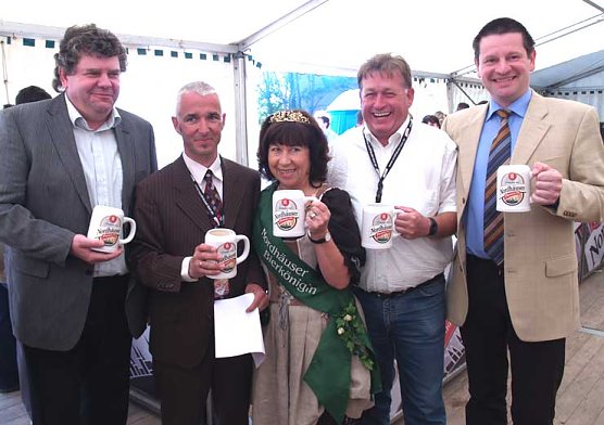 Bierquartett mit Bierk&ouml;nigin (Foto: nnz)