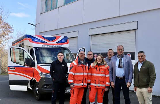 Die Johanniter Unfall Hilfe wird mit dem neuen Rettungswagen ihre Eins&auml;tze bestreiten (Foto: Pressestelle Landratsamt)