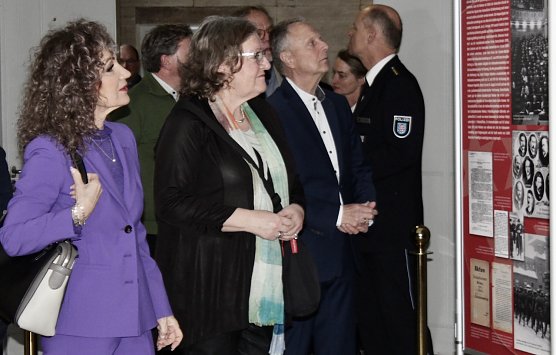 Ausstellungser&ouml;ffnung "Polizei in der Weimarer Republik" - v.l. Th&uuml;ringer Landtagspr&auml;sidentin Birgit Pommer (Die Linke) und Vizepr&auml;sidentin Dorothea Marx (SPD) (Foto: Eva Maria Wiegand)