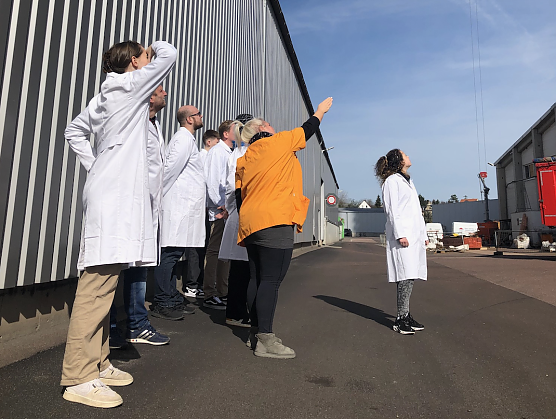 Wie man vom Korn zum Brot kommt haben die Azubis vor Ort direkt gesehen (Foto: Panem Backstube) Wie man vom Korn zum Brot kommt haben die Azubis vor Ort direkt gesehen (Foto: Panem Backstube)