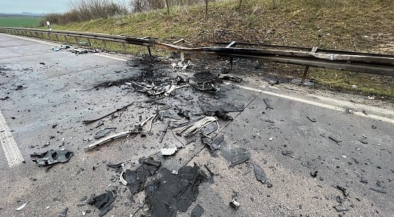 Tr&uuml;mmerteile an der Unfallstelle heute Vormittag (Foto: S.Dietzel)