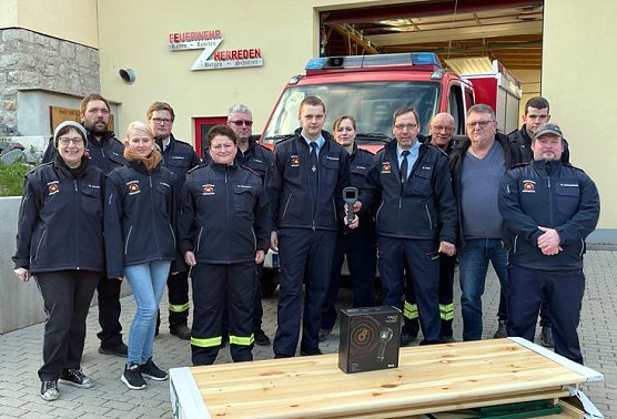 &Uuml;bergabe der W&auml;rmekamera (Foto: F&ouml;rderverein)