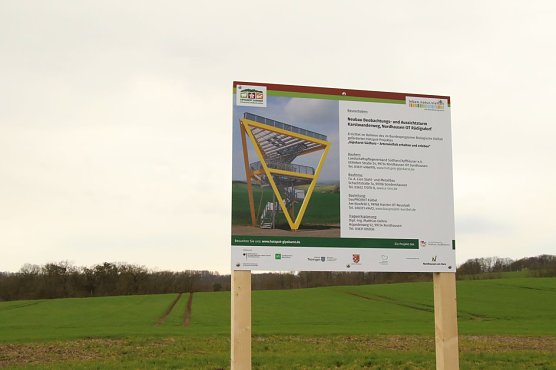 Das Design des Turms ist eigenwillig, f&auml;llt aber mit Sicherheit auf (Foto: agl)