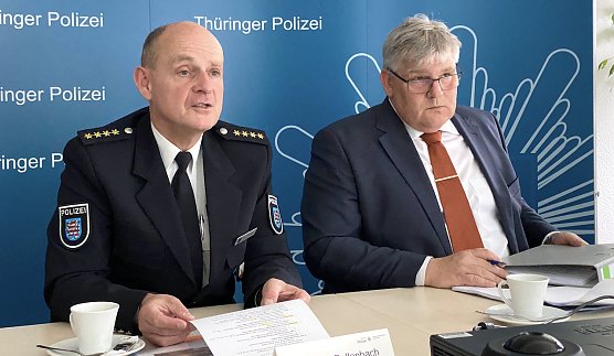 Der Leiter der Landespolizeiinspektion Matthias Bollennbach und der leitende Krnimanlbeamte Detlef Grabs stellten die Kriminalit&auml;tsstaistik vor (Foto: oas)