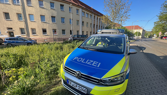 Polizeieinsatz in der Leimbacher Straße in Nordhausen (Foto: S. Dietzel) Polizeieinsatz in der Leimbacher Straße in Nordhausen (Foto: S. Dietzel)