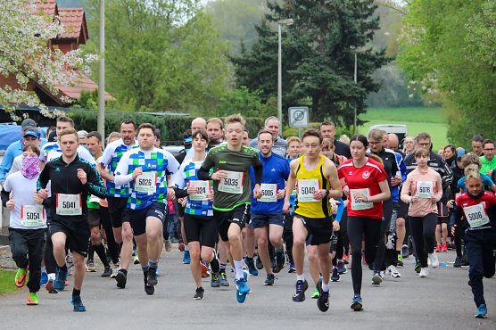 Der 9. Harztorlauf lockte hunderte Läuferinnen und Läufer in den Südharz (Foto: Harztorlauf) Der 9. Harztorlauf lockte hunderte Läuferinnen und Läufer in den Südharz (Foto: Harztorlauf)