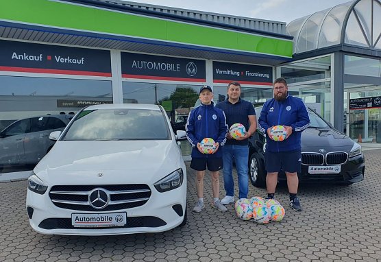 Neue B&auml;lle f&uuml;r Blau-Wei&szlig; Wollersleben (Foto: Udo Volland)