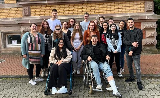 Abschlussklasse Sozialbetreuer beim IWK (Foto: H.Schieke) Abschlussklasse Sozialbetreuer beim IWK (Foto: H.Schieke)