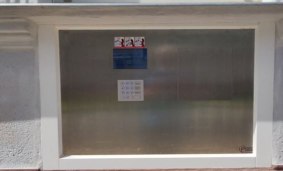 Automat an der Apotheke am Theater (Foto: Peter Blei) Automat an der Apotheke am Theater (Foto: Peter Blei)